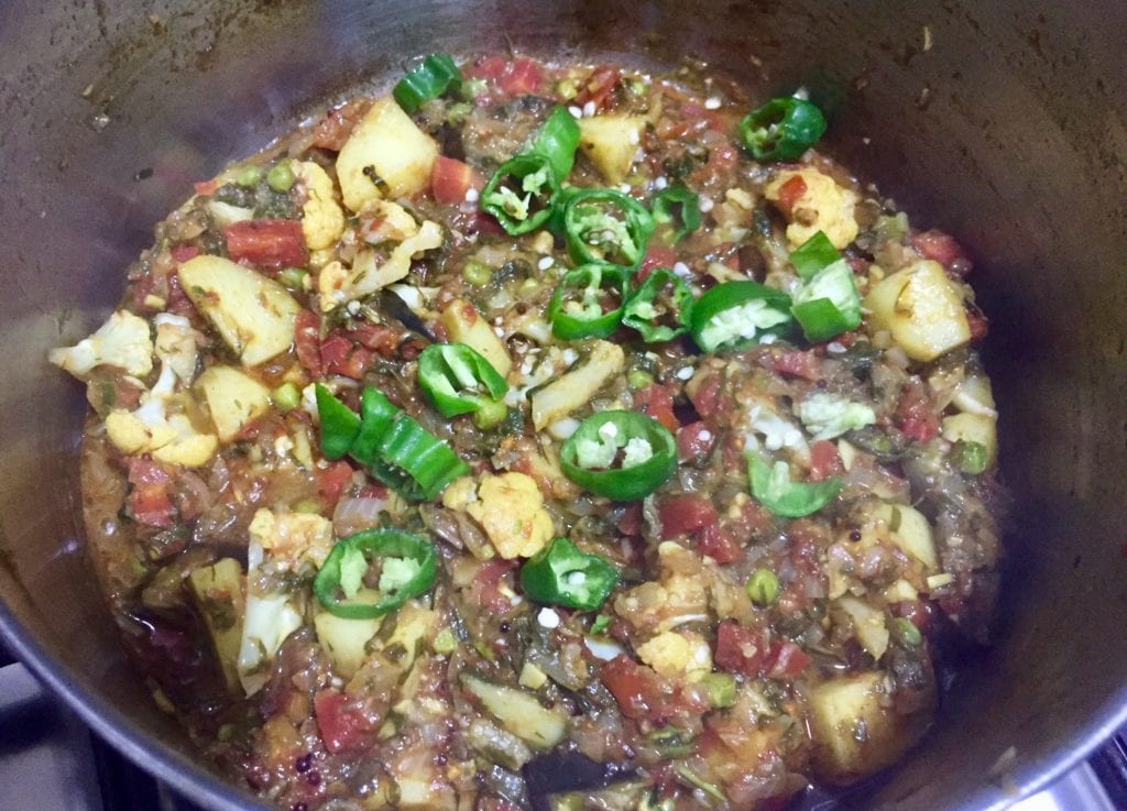 Mixed vegetable curry is ready to serve.