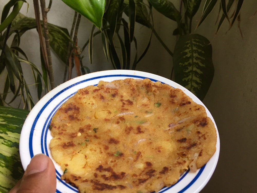 Aloo roti served in a plate.