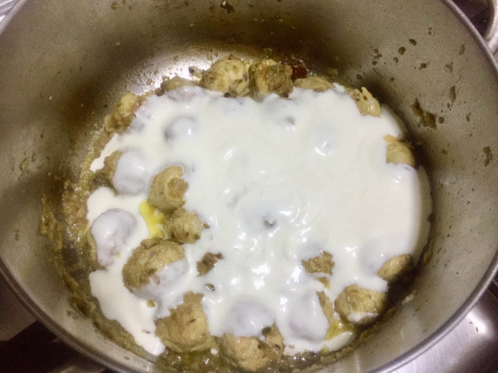 add yogurt in curry