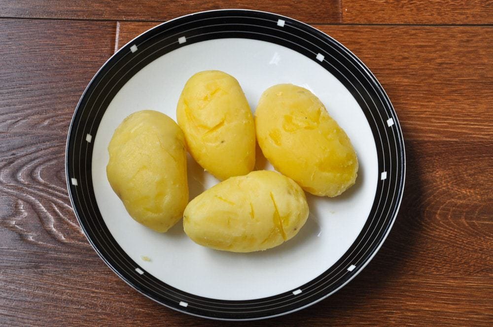 Boiled and peeled potatoes.