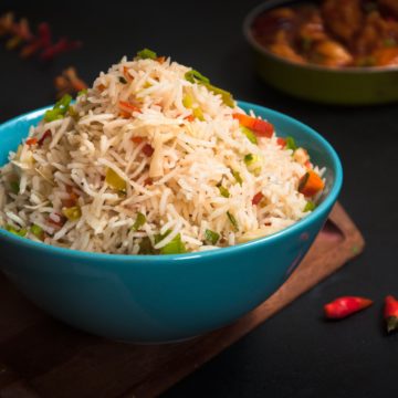 Veg fried rice served in a bowl.