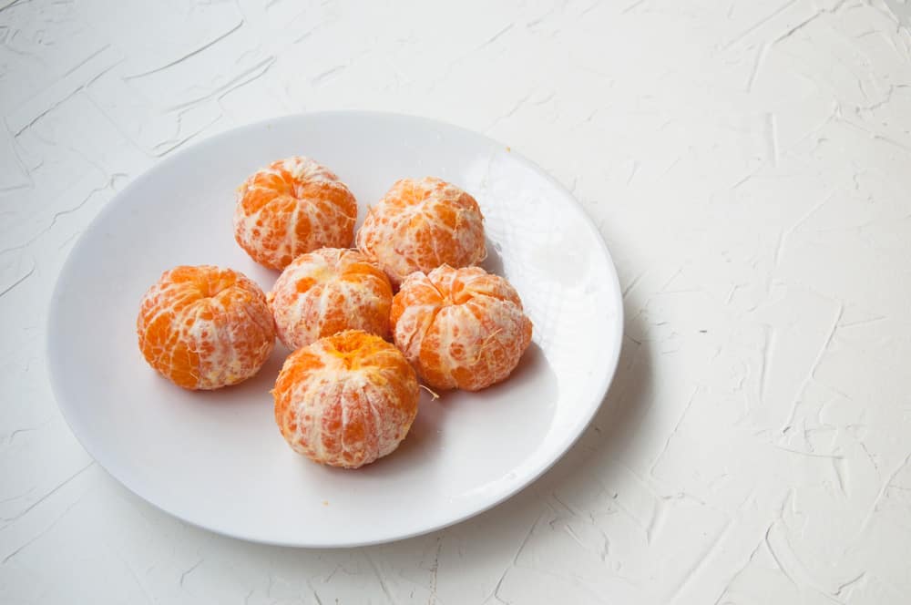 Peel oranges in a plate.