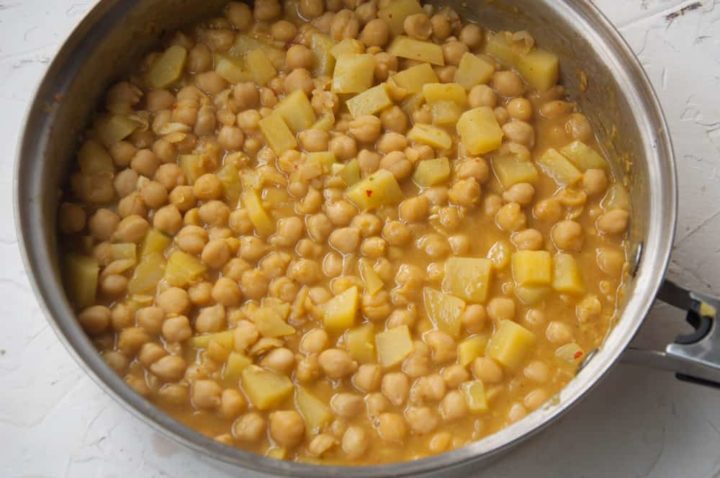 Aloo Chana Chaat recipe - Recipe52.com