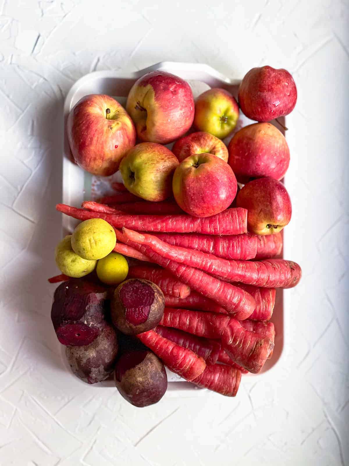 apple beet carrot  in a large tray.