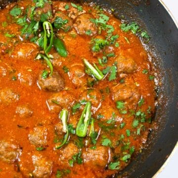 Kofta curry in the wok, ready to serve.