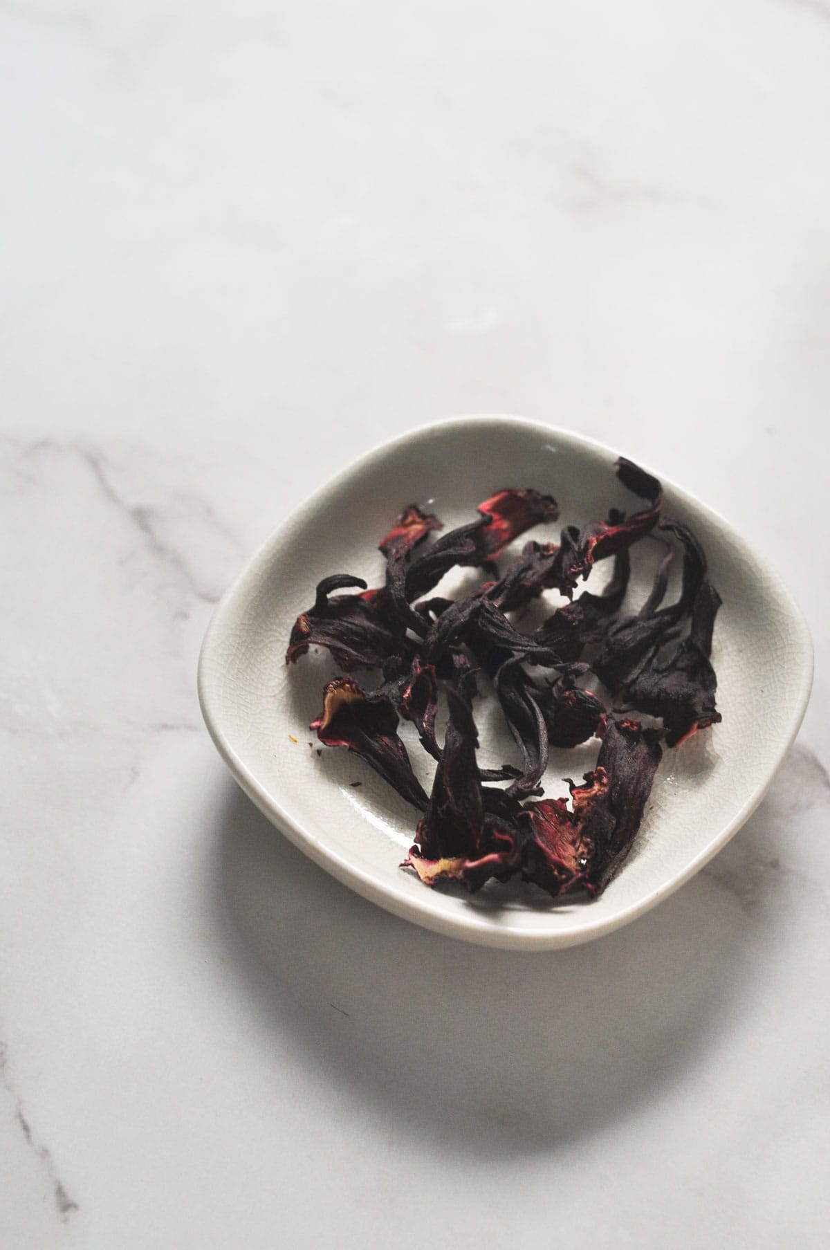 Hibiscus flower in a plate.