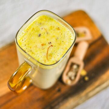Cup of milk with saffron, almonds and pistachios. - 12
